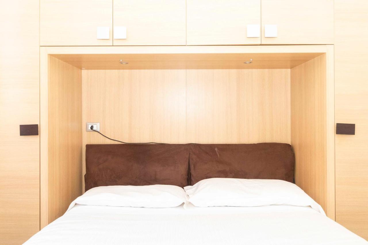 Colourful & Cozy Apartment Cenisia 都灵 外观 照片