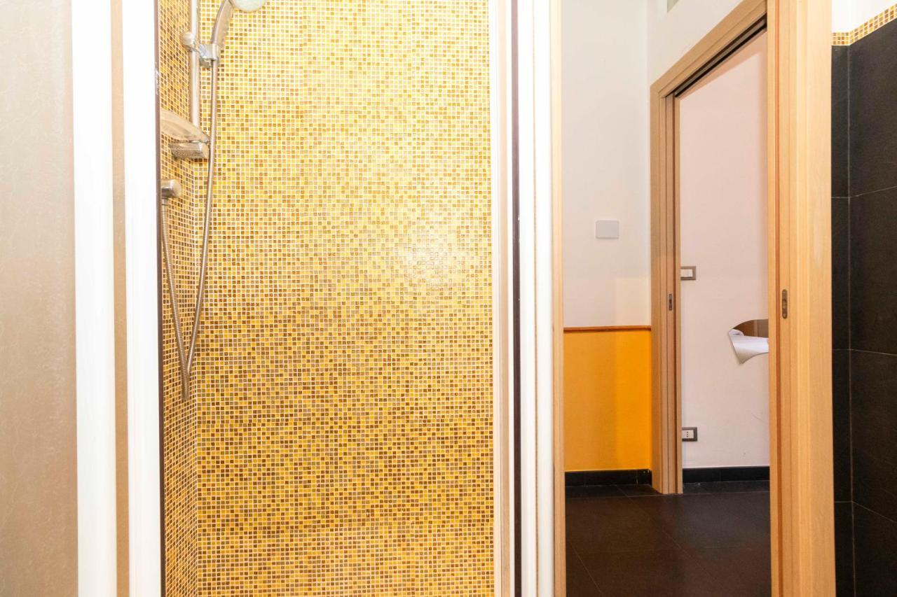 Colourful & Cozy Apartment Cenisia 都灵 外观 照片